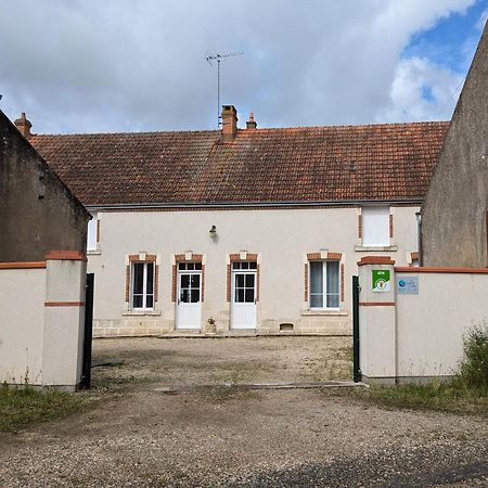 Gite Champetre A Mareau-Aux-Pres: Terrasse, Jardin, Et Confort Pour 6 Personnes - Fr-1-590-140 Экстерьер фото